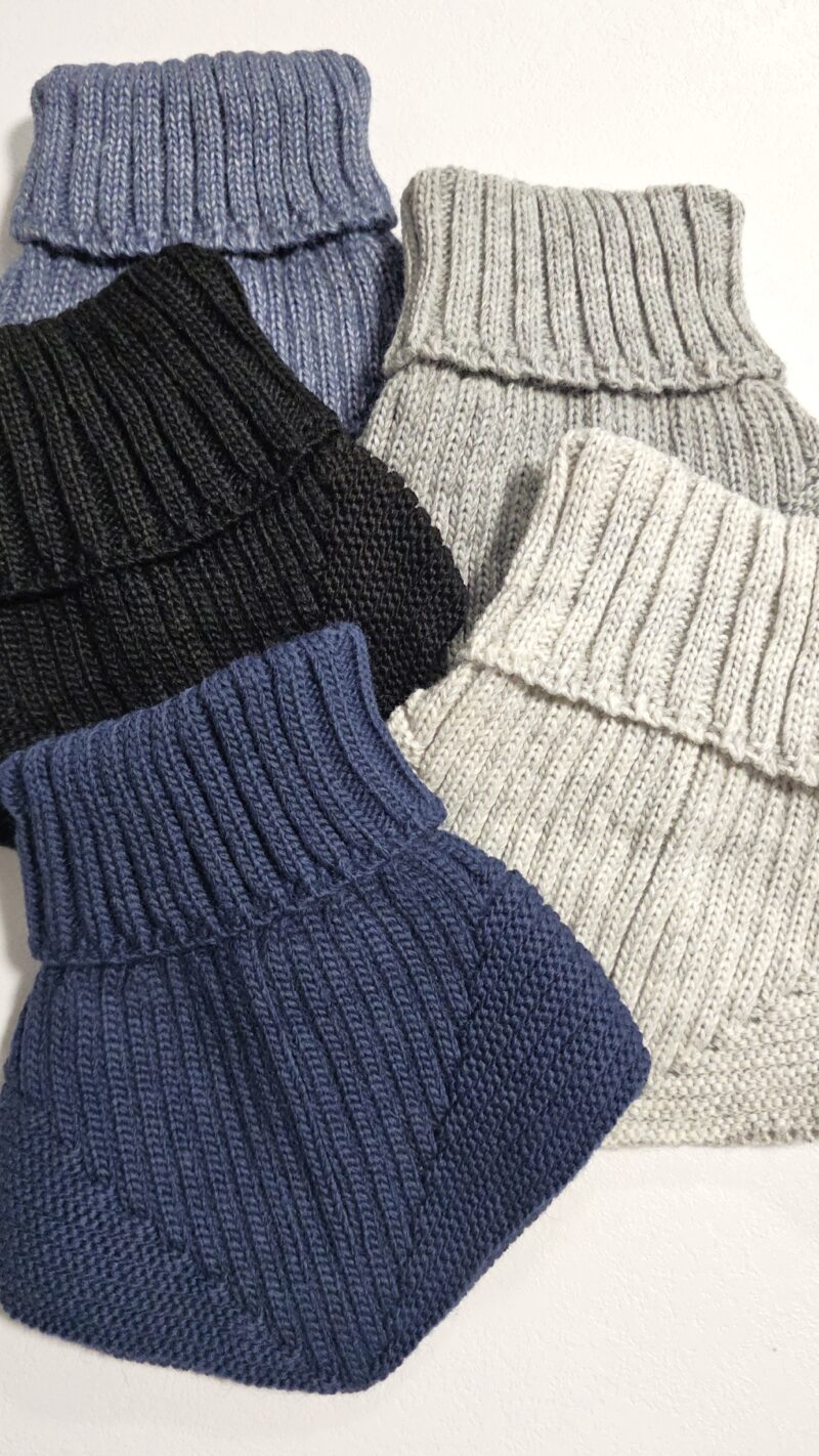 Манишки вязаные для мальчиков