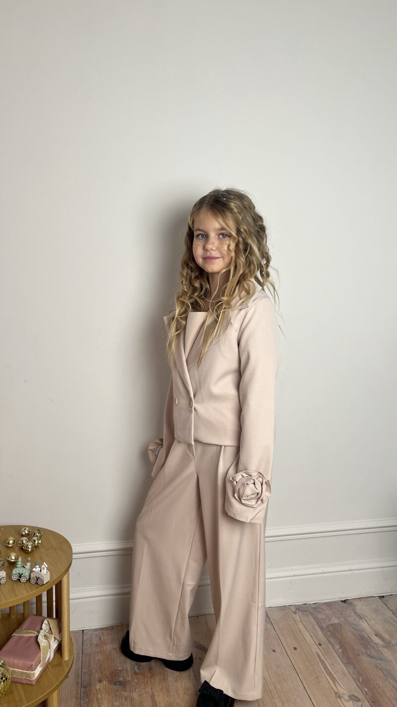 Костюм 2-ка нарядный