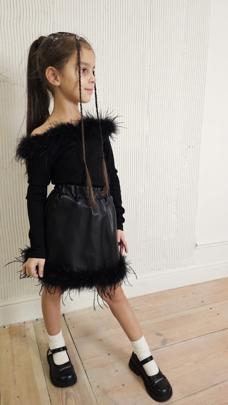 Юбка-Шорты из экокожи с перьями