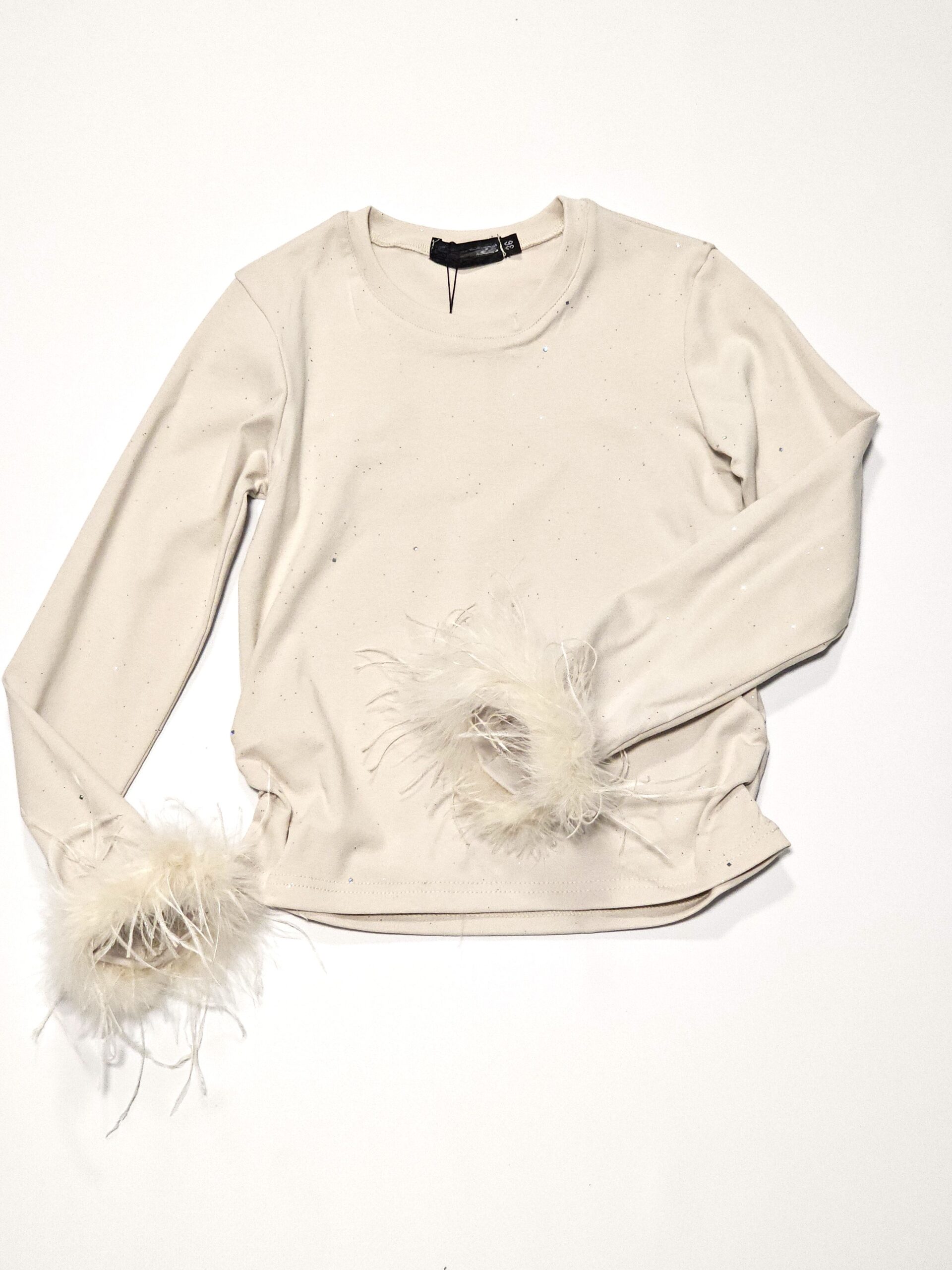 Лонгслив с перьями